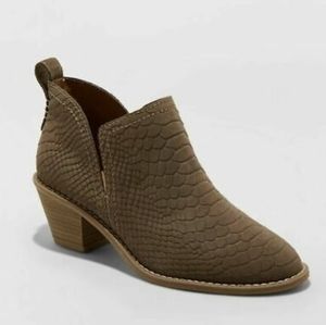 Universal Thread Ankle Boots NEW!